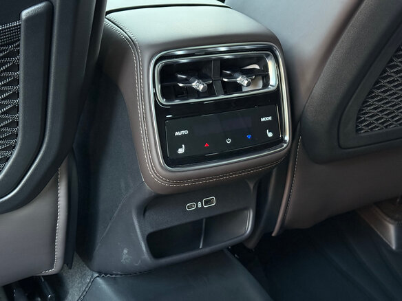 2026 Geely Monjaro (Xingyue L) I Рестайлинг 2 (China Market), белый, 4180000 рублей - вид 15