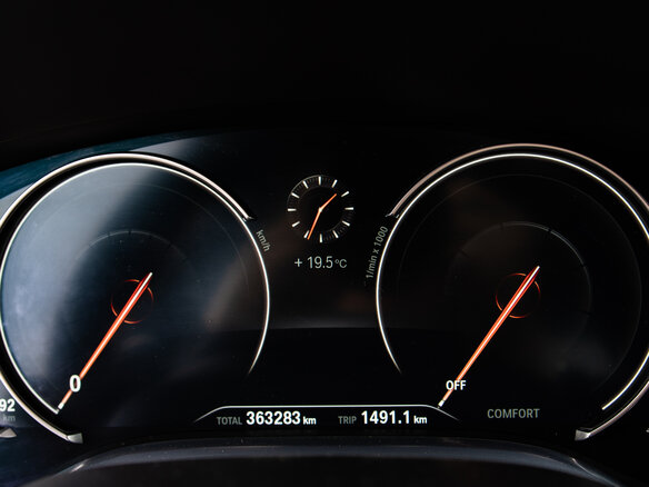 2015 BMW 7 серии 730d xDrive VI (G11/G12), чёрный, 2700000 рублей - вид 8