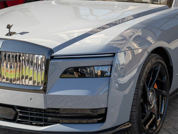 2026 Rolls-Royce Spectre Black Badge I Рестайлинг (Series II), серый, 72000000 рублей - вид 4