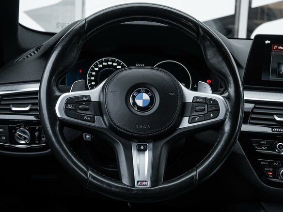 2018 BMW 5 серии 530i xDrive VII (G30/G31/G38), чёрный, 3399000 рублей - вид 12