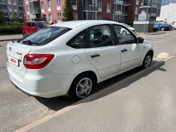 2015 Lada (ВАЗ) Granta I, белый, 160000 рублей - вид 2
