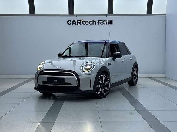 2023 Mini Hatch Cooper III (F55/F56) Рестайлинг 2, белый