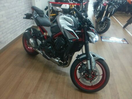 2022 Kawasaki Z 900, серебристый, 1125000 рублей, вид 2