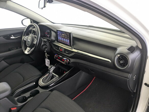2020 Kia Cerato IV, серебристый, 1875000 рублей - вид 10