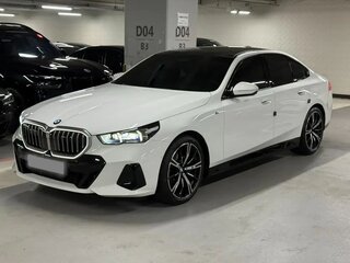 2024 BMW 5 серии 530i xDrive VIII (G60/G61/G68), белый, 6970000 рублей, вид 1
