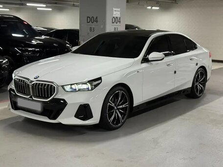2024 BMW 5 серии 530i xDrive VIII (G60/G61/G68), белый, 6970000 рублей, вид 1