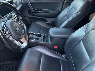 2021 Kia Sportage IV Рестайлинг, чёрный, 2850000 рублей, вид 4