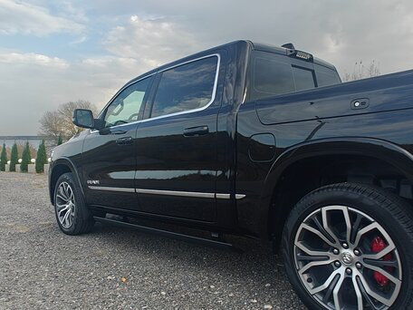 2025 Ram 1500 Crew Cab V Рестайлинг, чёрный, 9750000 рублей, вид 3