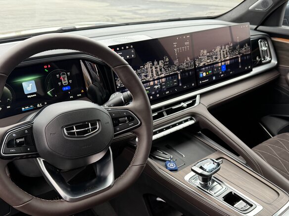 2026 Geely Monjaro (Xingyue L) I Рестайлинг 2 (China Market), синий, 4190000 рублей - вид 13