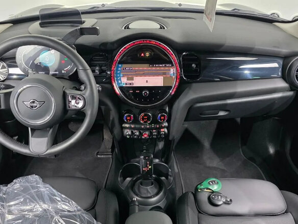 2022 Mini Hatch Cooper III (F55/F56) Рестайлинг 2, чёрный, 1850000 рублей - вид 9
