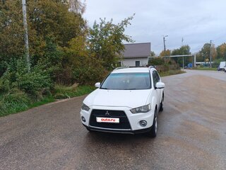 2010 Mitsubishi Outlander II Рестайлинг, белый, 850000 рублей, вид 1