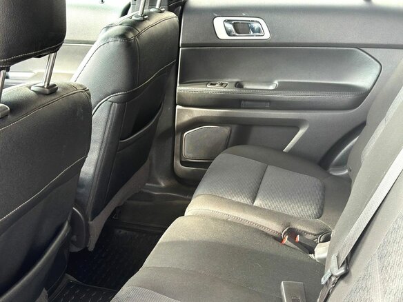2015 Ford Explorer V Рестайлинг, белый, 1990000 рублей - вид 26