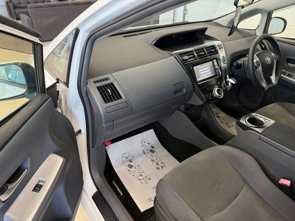 2012 Toyota Prius Alpha I (ZVW40/41), белый, 1349000 рублей - вид 12