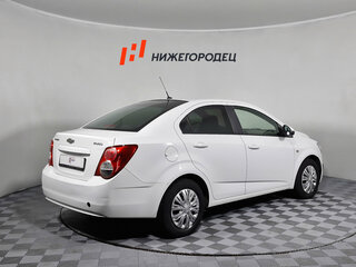 2013 Chevrolet Aveo II, белый, 639000 рублей, вид 5