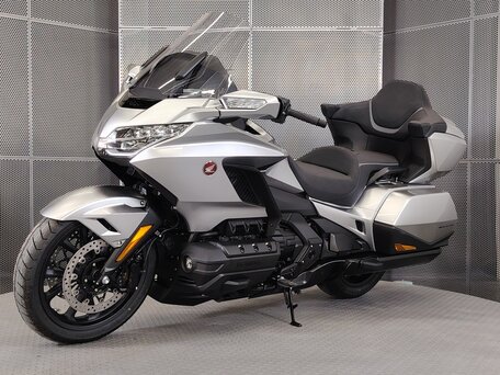 2025 Honda GL 1800 Gold Wing, серебристый, 3249000 рублей, вид 4