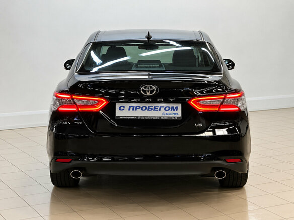 2021 Toyota Camry VIII (XV70), чёрный, 3560000 рублей - вид 2