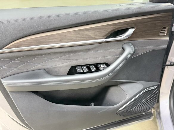 2025 Geely Monjaro (Xingyue L) I Рестайлинг (China Market), серый, 3350000 рублей - вид 14
