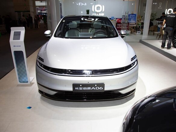 2026 Changan Qiyuan A06 28.39 kWh, серебристый, 2620000 рублей