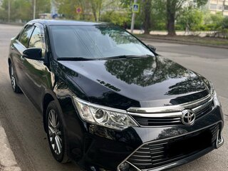 2016 Toyota Camry VII (XV50) Рестайлинг, чёрный, 2100000 рублей, вид 2