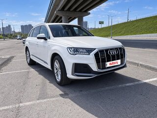 2020 Audi Q7 45 TDI II (4M) Рестайлинг, белый, 7500000 рублей, вид 3