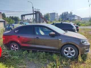 2018 Volkswagen Polo V Рестайлинг, коричневый, 890000 рублей, вид 4