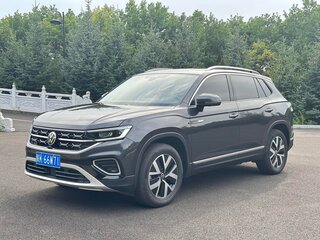 2023 Volkswagen Tayron I Рестайлинг, серый, 1990000 рублей, вид 3