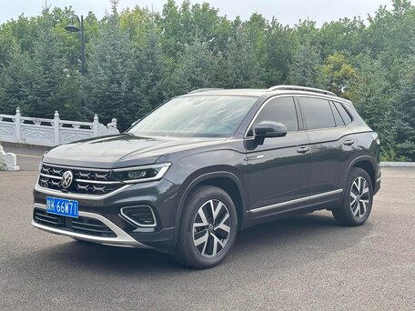 2023 Volkswagen Tayron I Рестайлинг, серый, 1990000 рублей, вид 3