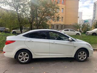 2013 Hyundai Solaris I, белый, 630000 рублей, вид 2