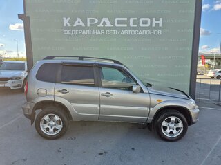 2011 Chevrolet Niva I Рестайлинг, коричневый, 440000 рублей, вид 4