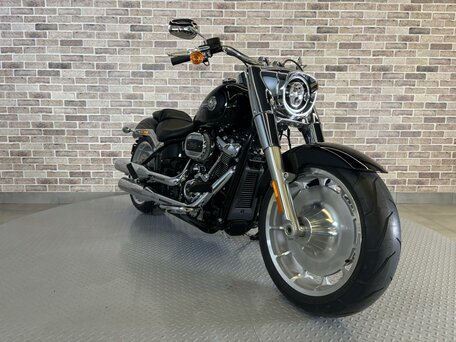 2024 Harley-Davidson Fat Boy, чёрный, 2485000 рублей, вид 4