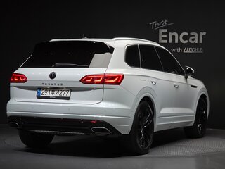 2023 Volkswagen Touareg III, белый, 9334000 рублей, вид 4