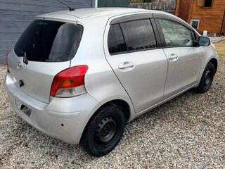2010 Toyota Vitz II (XP90), серый, 550000 рублей, вид 4