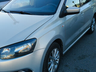 2015 Volkswagen Polo V, серебристый, 1000000 рублей, вид 2