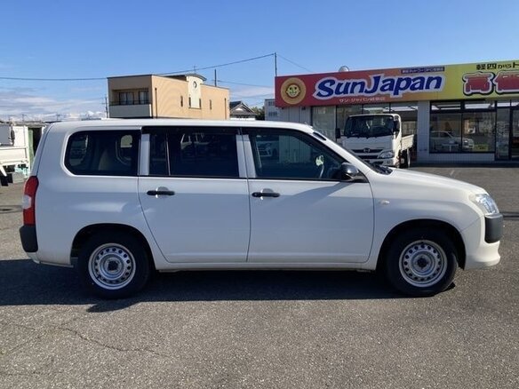 2022 Toyota Probox I Рестайлинг, белый, 909013 рублей - вид 3