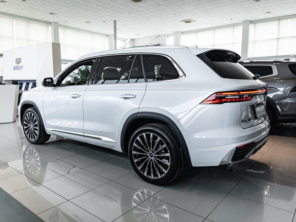 2025 Geely Monjaro I, белый, 4954990 рублей - вид 4