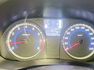 2015 Hyundai Solaris I Рестайлинг, белый, 550000 рублей, вид 5