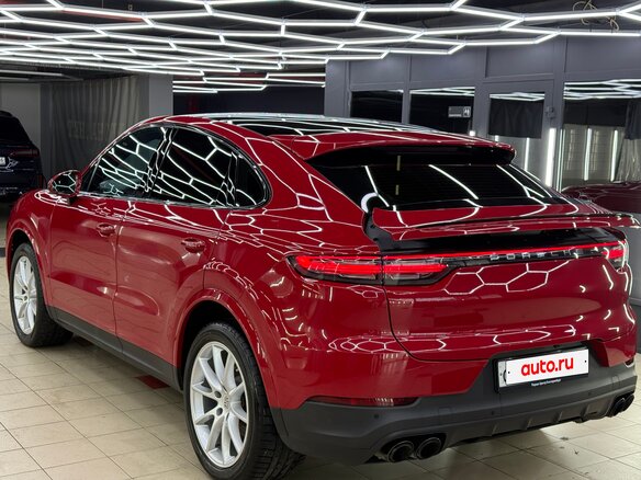 2022 Porsche Cayenne III, красный, 8990000 рублей - вид 4