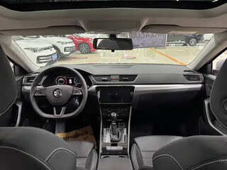 2025 Skoda Superb III Рестайлинг, серебристый, 2851222 рублей, вид 3