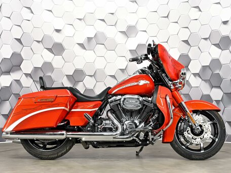 2010 Harley-Davidson CVO Street Glide, красный, 1300000 рублей, вид 3