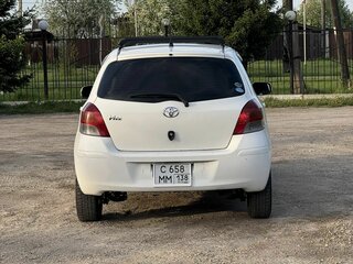 2009 Toyota Vitz II (XP90), белый, 530000 рублей, вид 4