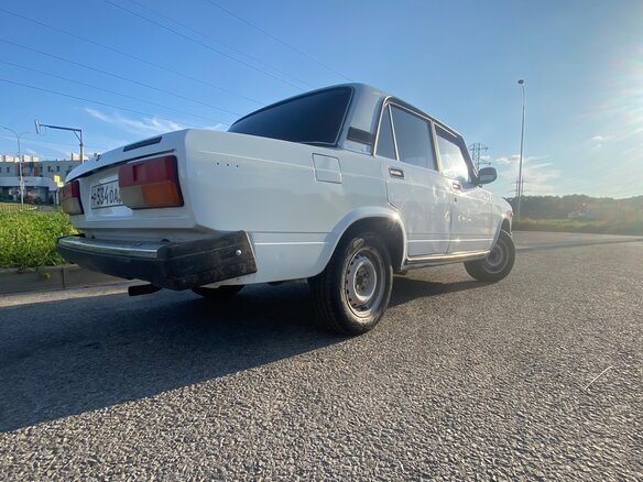 1999 Lada (ВАЗ) 2107, белый, 100000 рублей - вид 1