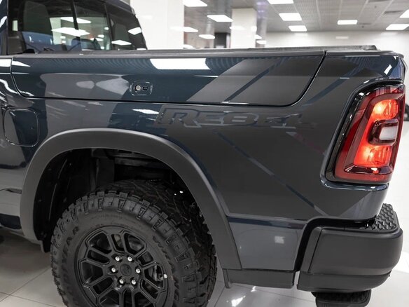 2025 Ram 1500 Crew Cab V Рестайлинг, синий, 8490000 рублей - вид 8