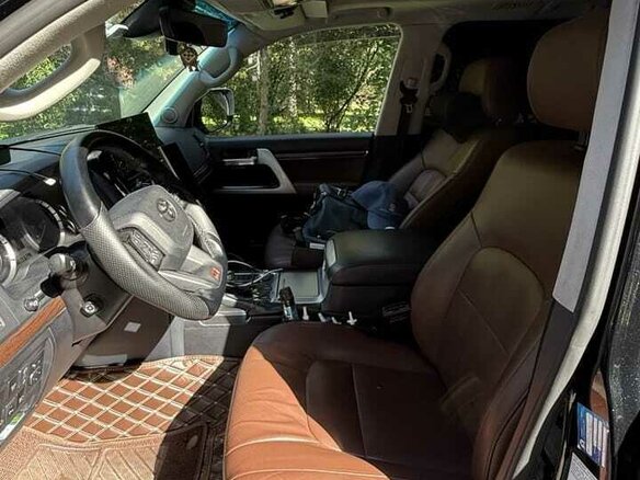 2018 Toyota Land Cruiser 200 Series Рестайлинг 2, чёрный, 6500000 рублей - вид 8