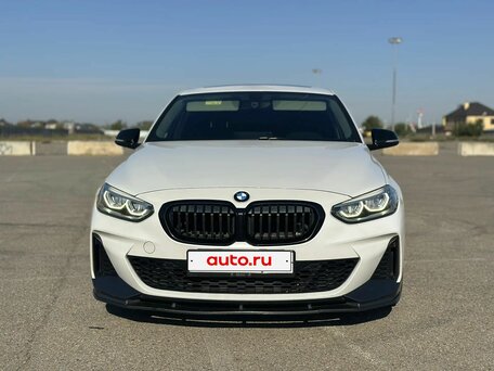 2022 BMW 1 серии 120i III (F52) Рестайлинг, белый, 2870000 рублей, вид 2