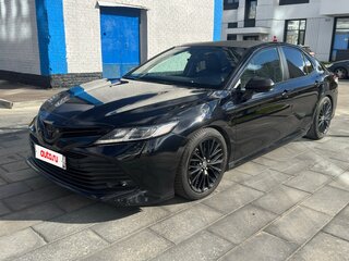 2018 Toyota Camry VIII (XV70), чёрный, 2099999 рублей, вид 1