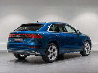2019 Audi Q8 55 TFSI I (4M), синий, 5077000 рублей, вид 5
