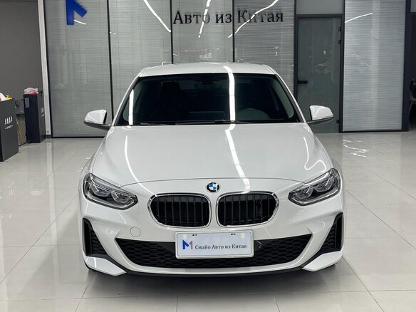 2023 BMW 1 серии 120i III (F52) Рестайлинг, белый, 1818000 рублей - вид 1