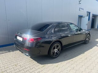 2025 Mercedes-Benz E-Класс 200 VI (W214, S214), чёрный, 6977748 рублей, вид 4