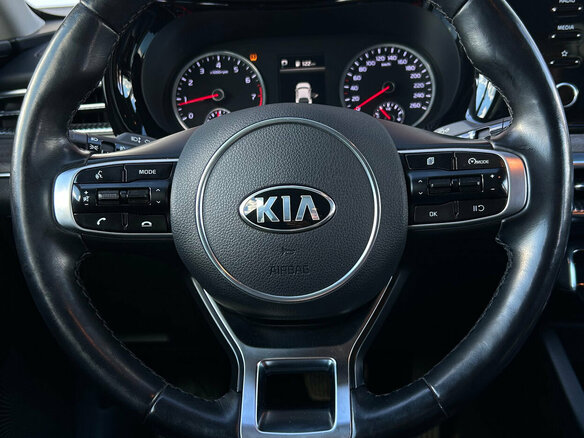 2020 Kia K5 III, синий, 2450000 рублей - вид 16