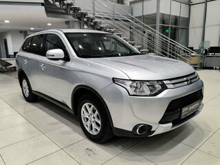 2014 Mitsubishi Outlander III Рестайлинг, серый, 1590000 рублей, вид 3